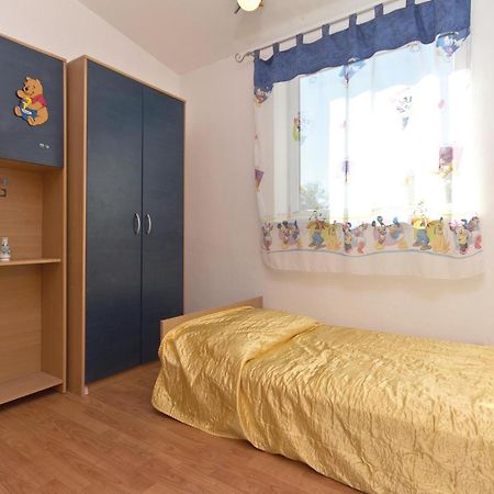 3 Bedroom Gorgeous Apartment In Marčana Kültér fotó