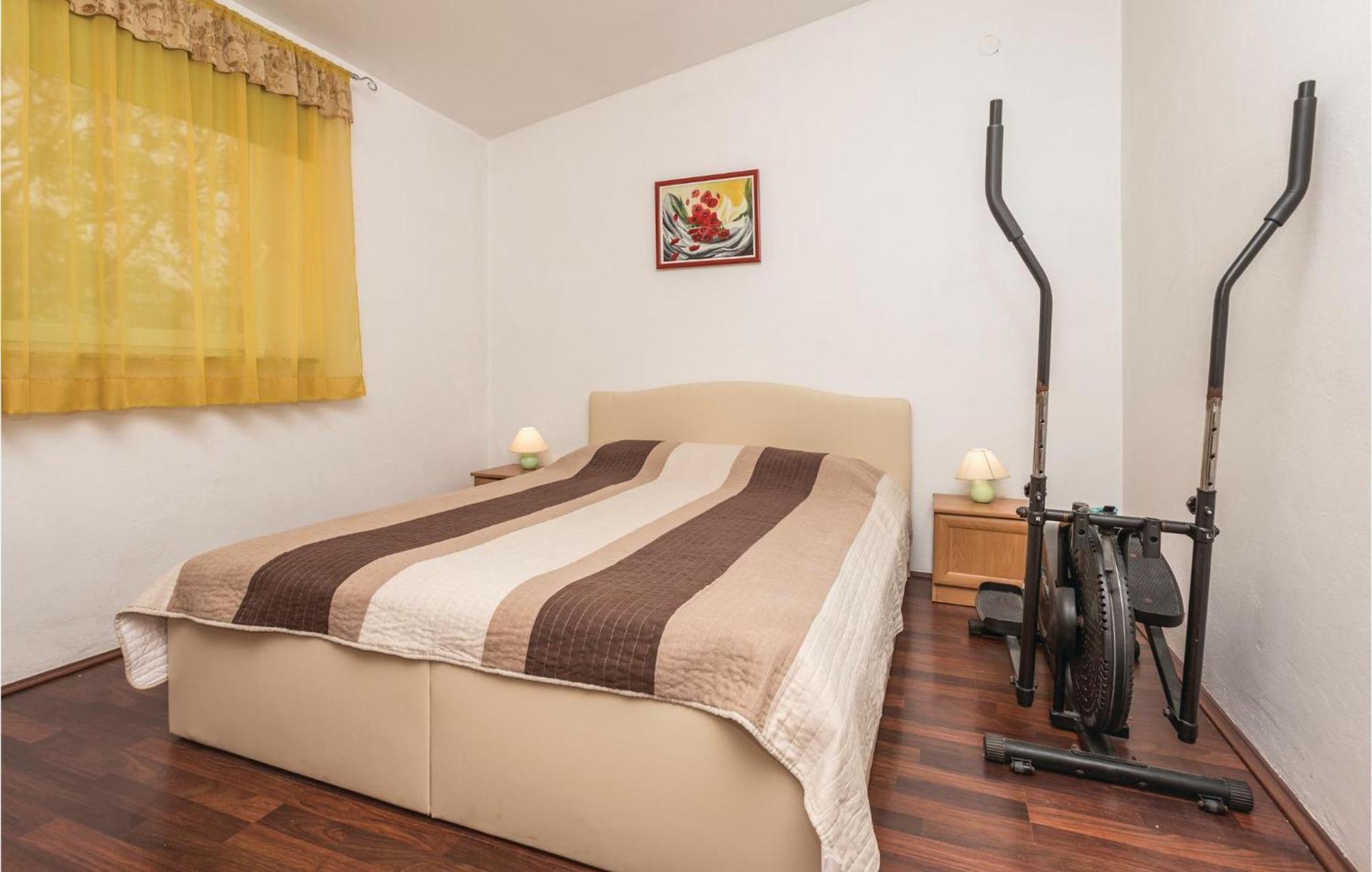 3 Bedroom Gorgeous Apartment In Marčana Kültér fotó