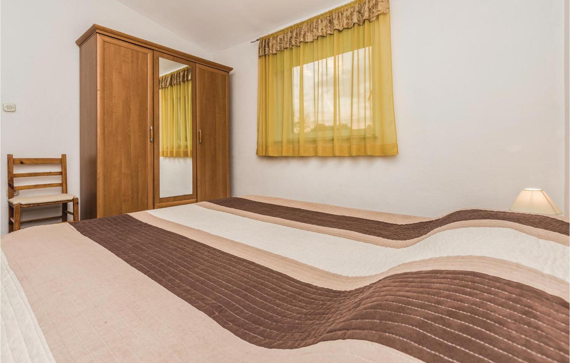 3 Bedroom Gorgeous Apartment In Marčana Kültér fotó