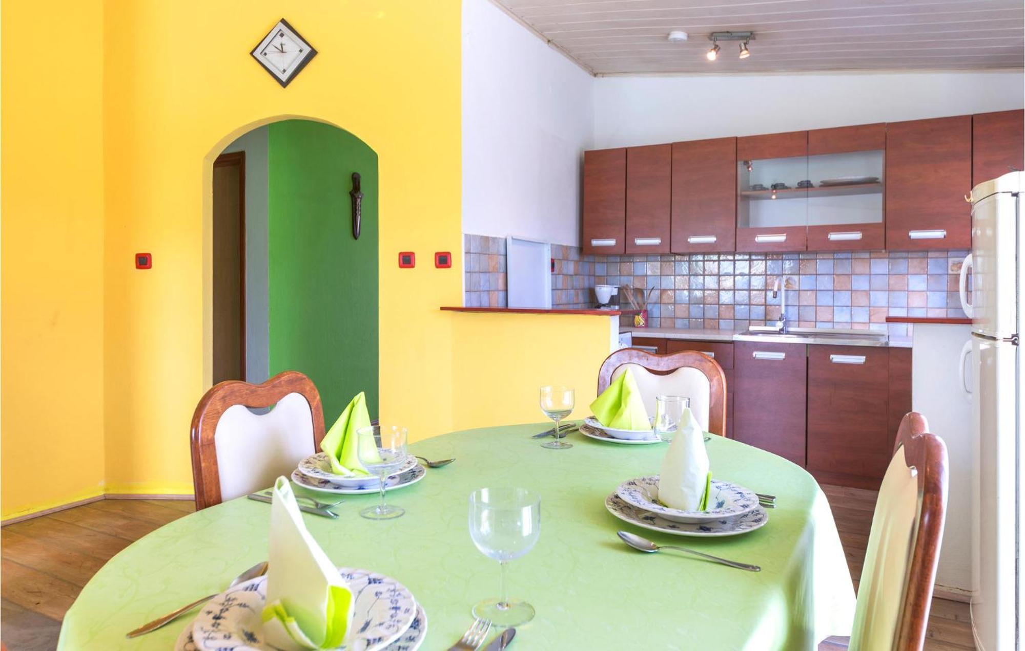 3 Bedroom Gorgeous Apartment In Marčana Kültér fotó