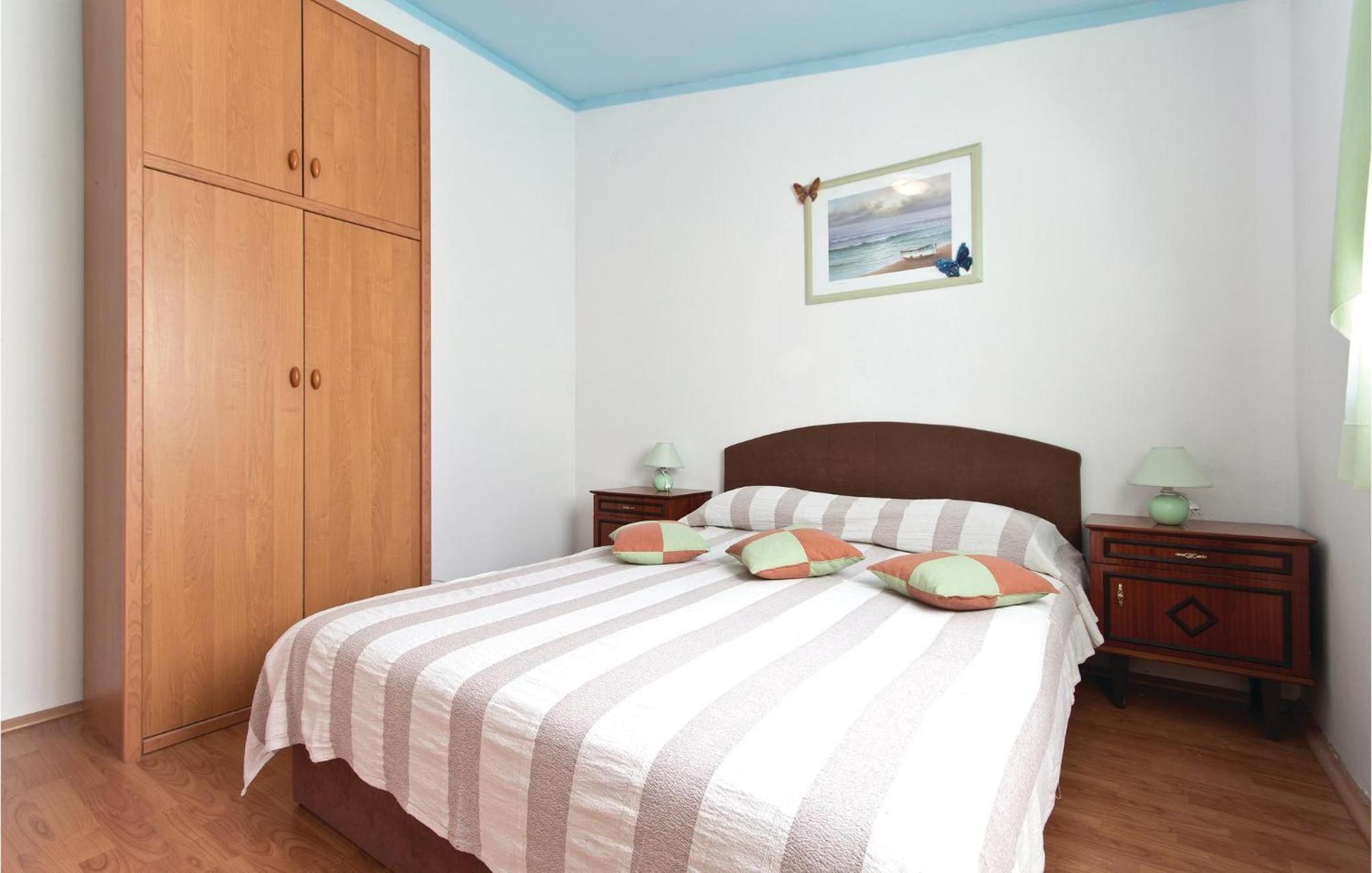 3 Bedroom Gorgeous Apartment In Marčana Kültér fotó