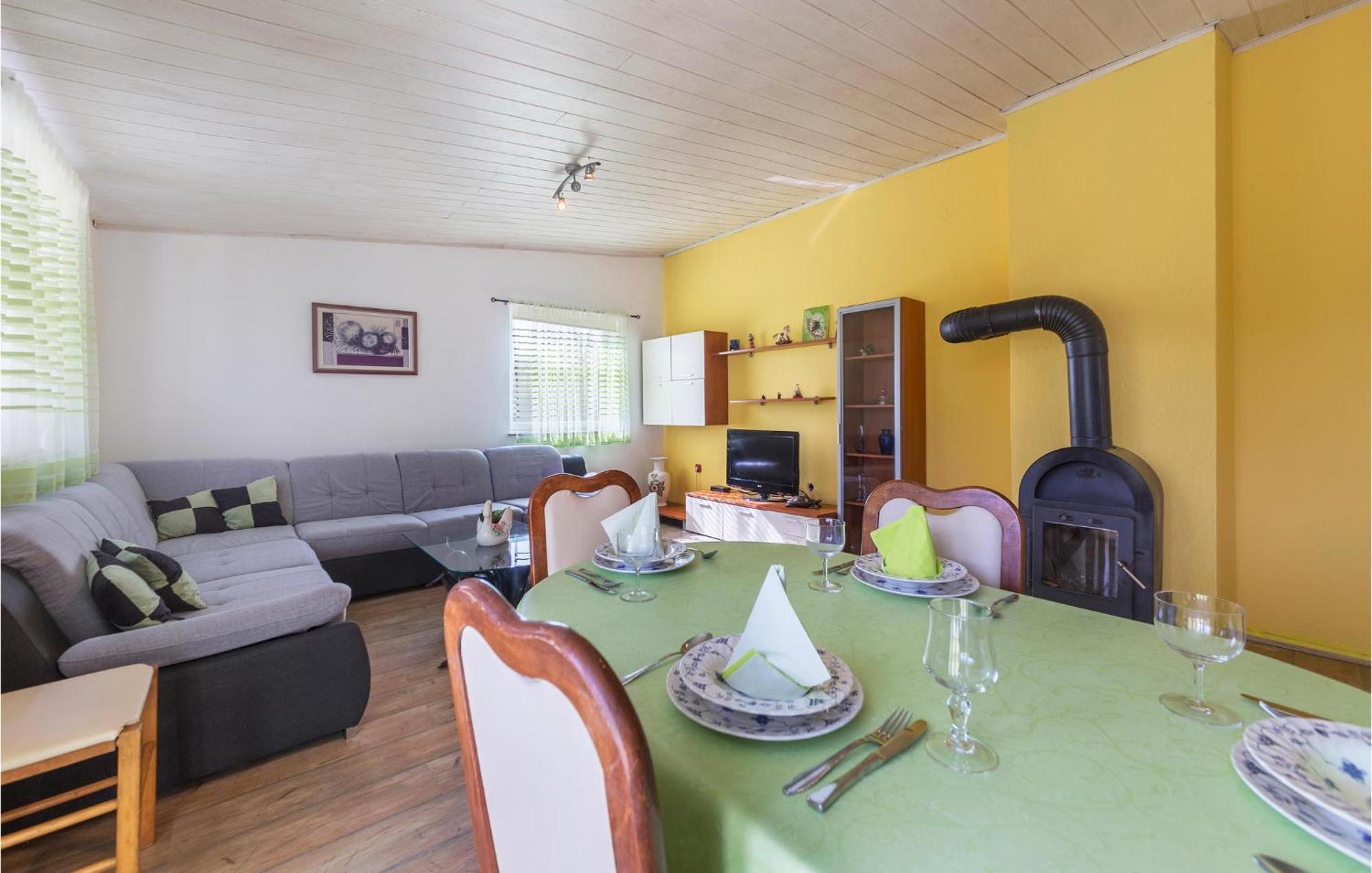 3 Bedroom Gorgeous Apartment In Marčana Kültér fotó